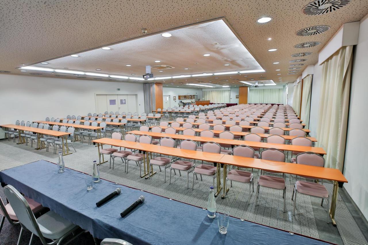 Lh Hotel Dvorak Tabor Congress & Wellness エクステリア 写真