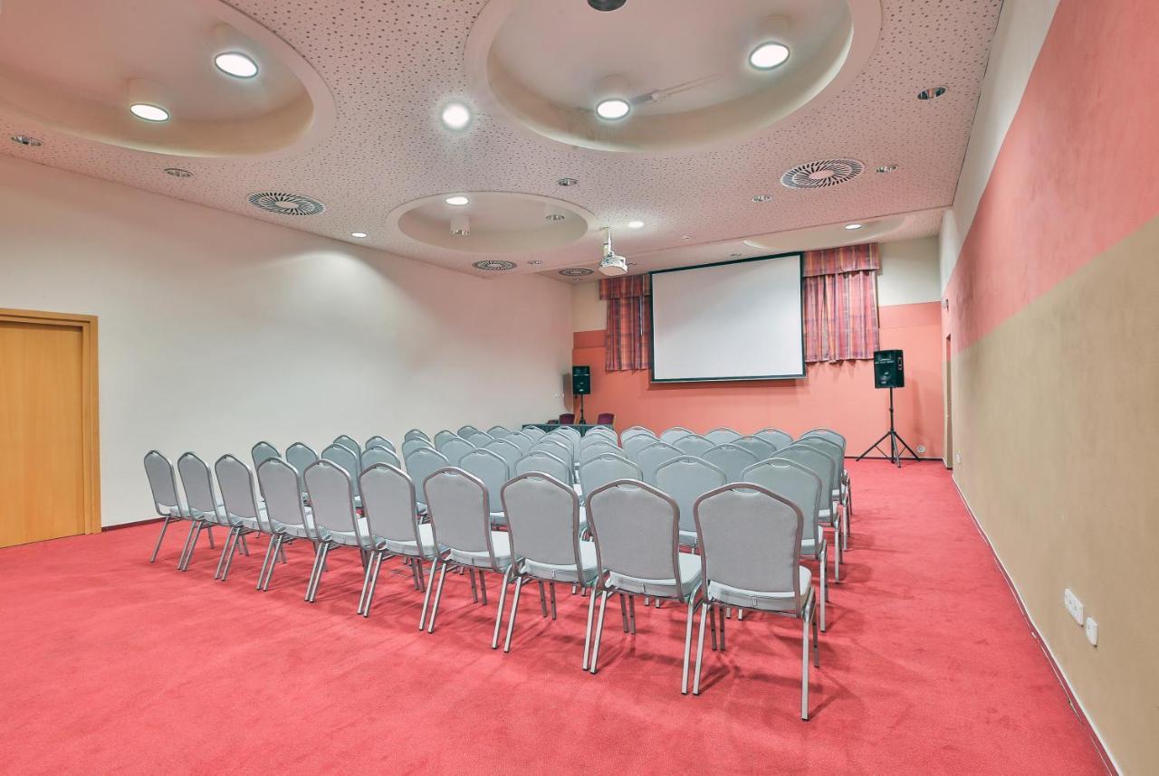 Lh Hotel Dvorak Tabor Congress & Wellness エクステリア 写真